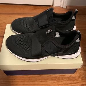 Tiem spin shoes - like new!